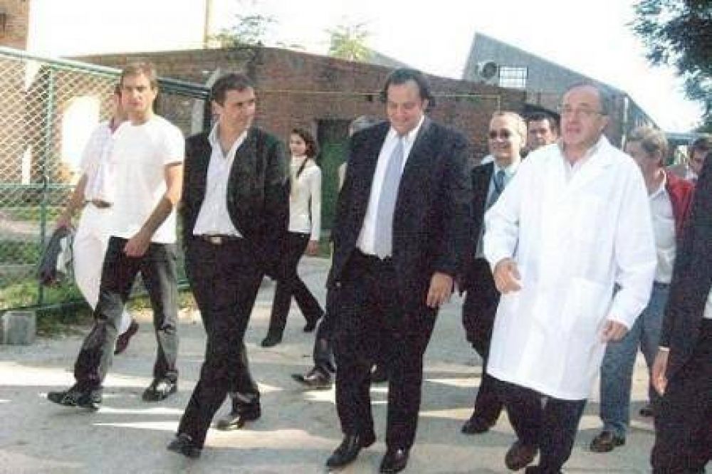 Ministro Ferr� recorri� Parque Industrial con el precandidato Ariel Notta