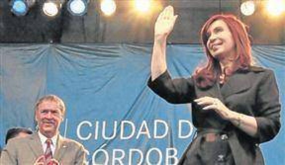 En un clima tenso, la Presidenta formaliz� el pacto con De la Sota