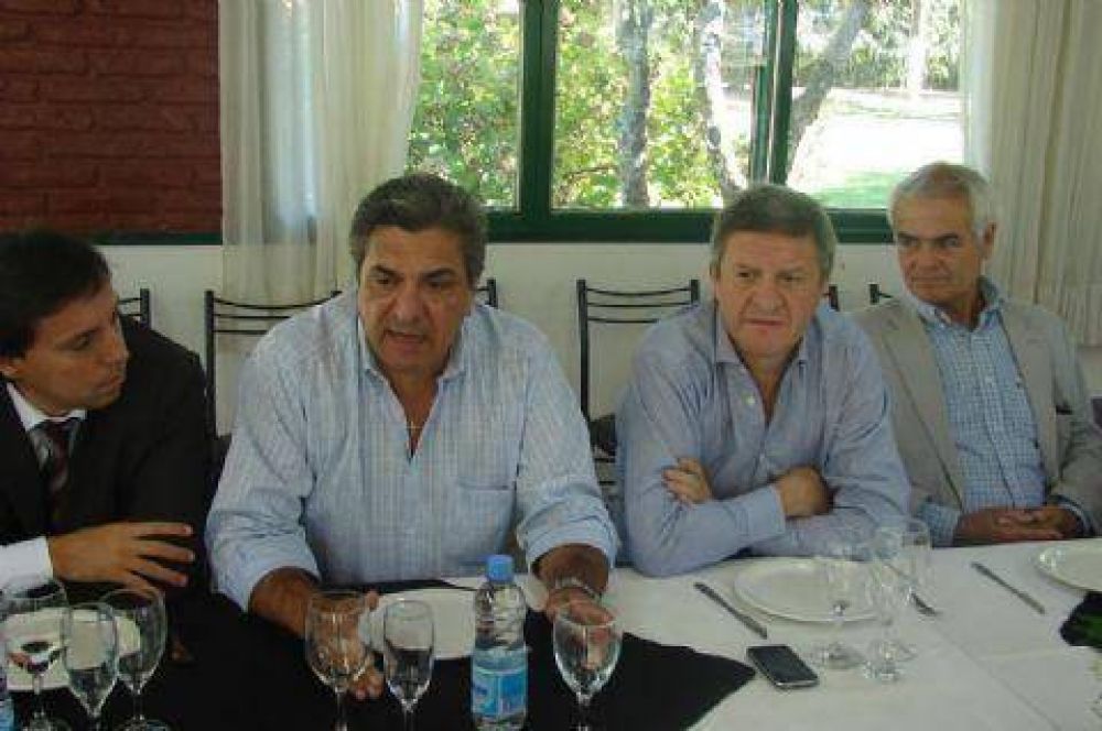 Slezack se reuni� con Oporto y funcionarios provinciales 