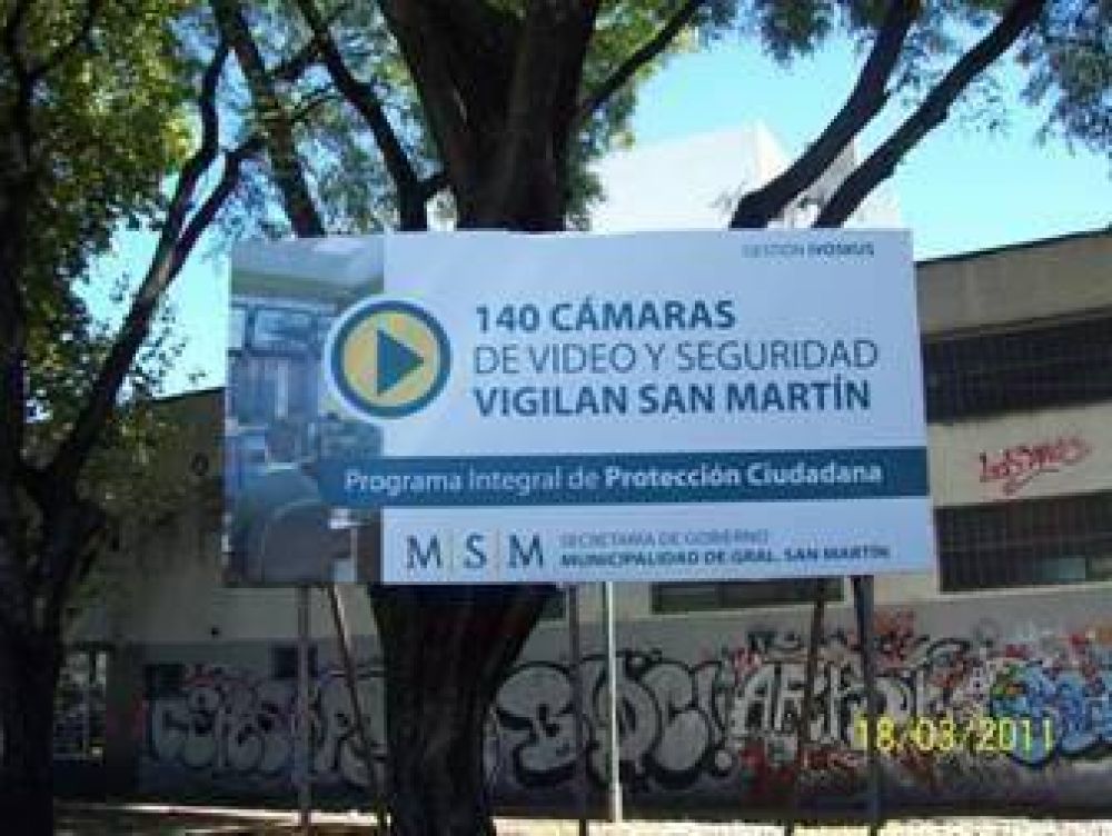 SAN MART�N - �VANDALISMO POLITICO? ROMPEN CARTEL MUNICIPAL Y ROBAN LONA CON INFORMACI�N P�BLICA 