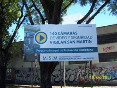 SAN MART�N - �VANDALISMO POLITICO? ROMPEN CARTEL MUNICIPAL Y ROBAN LONA CON INFORMACI�N P�BLICA 