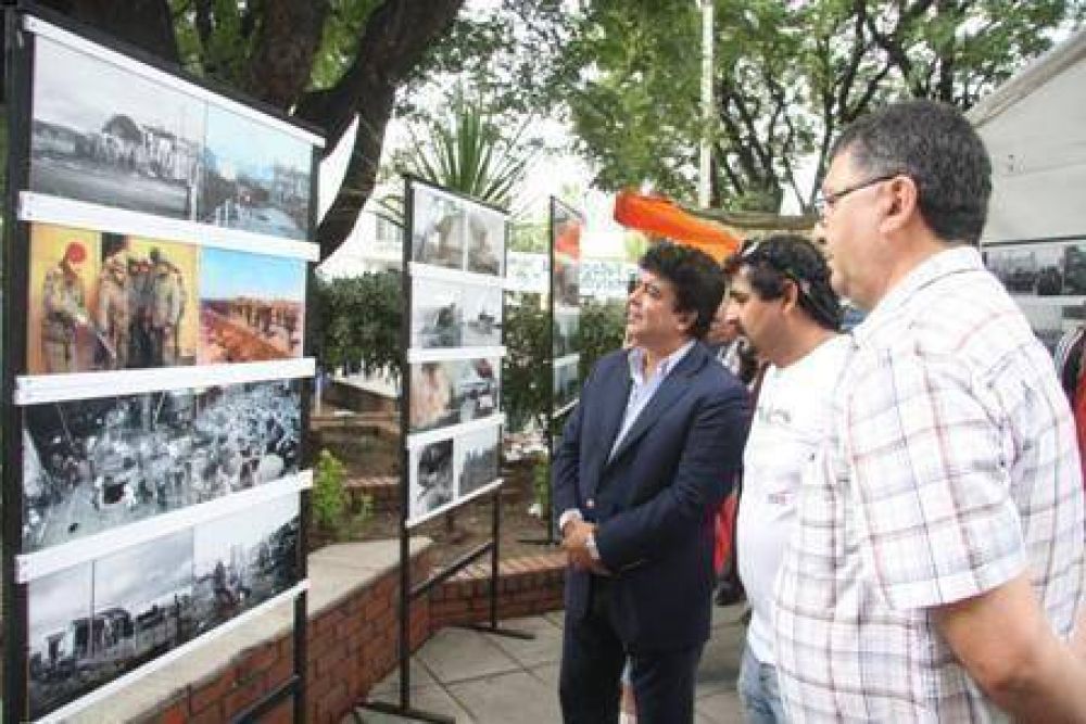 El intendente visit� la Muestra de Malvinas