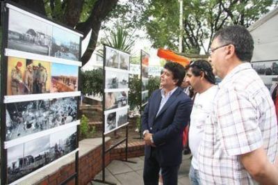 El intendente visit� la Muestra de Malvinas