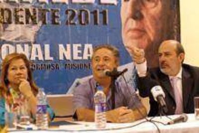 Eduardo Duhalde inst� a edificar un frente que derrote al kirchnerismo