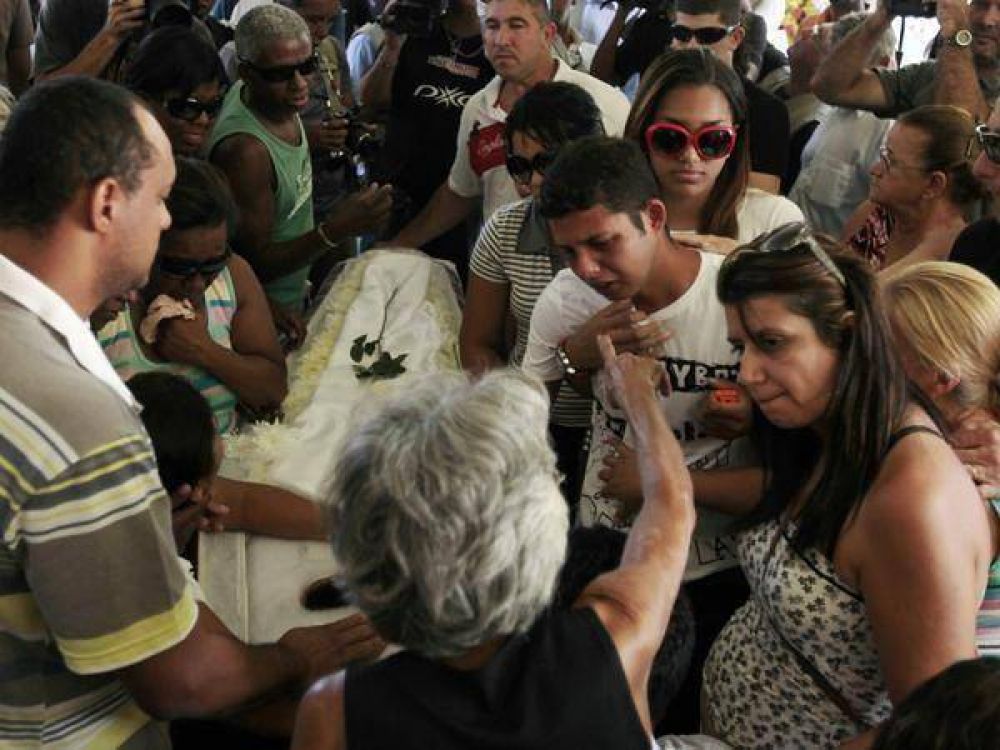 Improvisan un santuario en la escuela de R�o