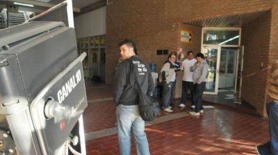 Un extra�o asalto golpea a los SRT