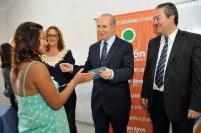 Entregaron credenciales del Seguro P�blico de Salud en Bah�a Blanca 