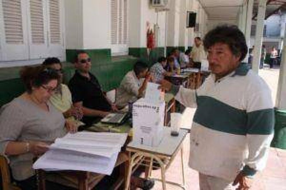 Duhalde se impuso a Rodr�guez Sa� en la interna chaque�a del Peronismo Federal   