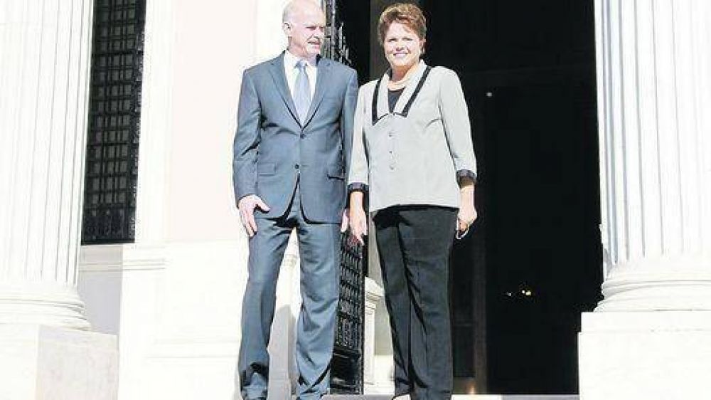 Dilma cumpli� 100 d�as en el poder y festej� con r�cord de popularidad