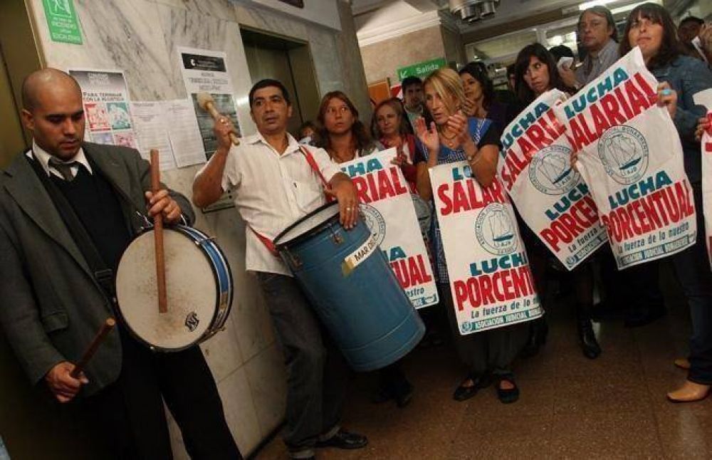 Indignaci�n entre los judiciales por el 21% de aumento decretado por Scioli