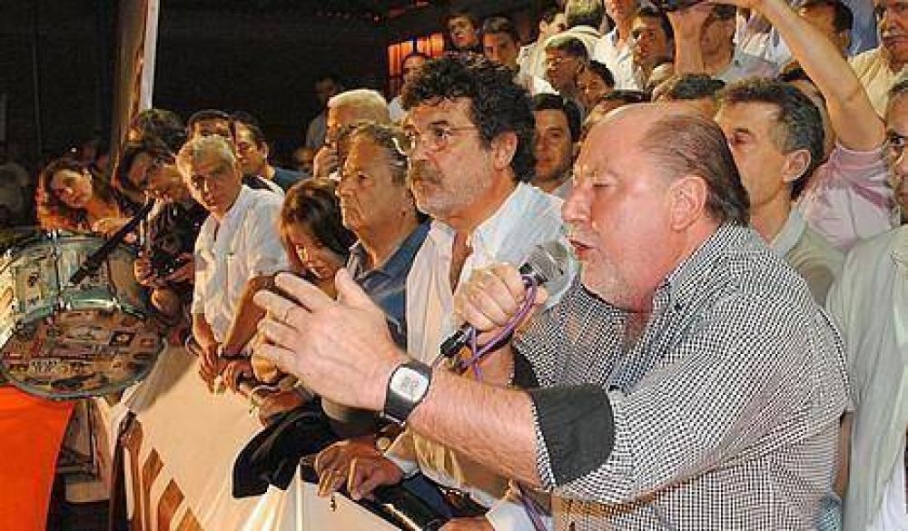 El bustismo le recuerda a Strassera "que del rid�culo no se vuelve"