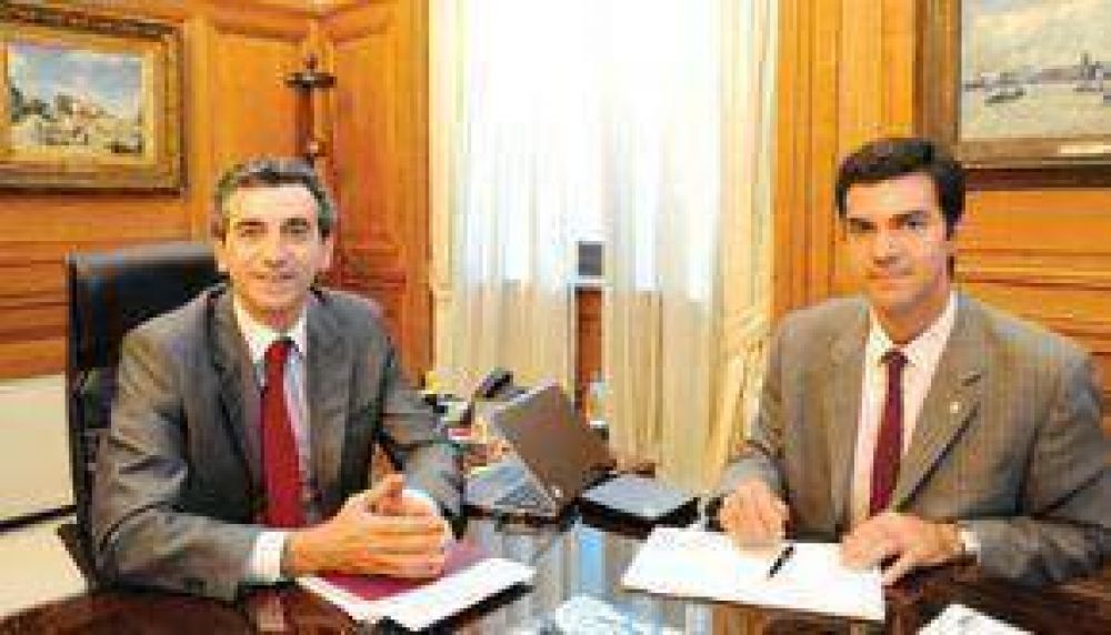 SE SUSPENDI� LA REUNI�N CRISTINA-URTUBEY, QUE CALIFIC� DE �PIANTAVOTOS� A MOYANO