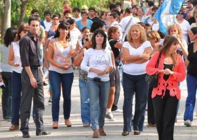 La Intendente Giroldi junto a vecinos de San Cayetano recorrieron las obras de asfaltado 