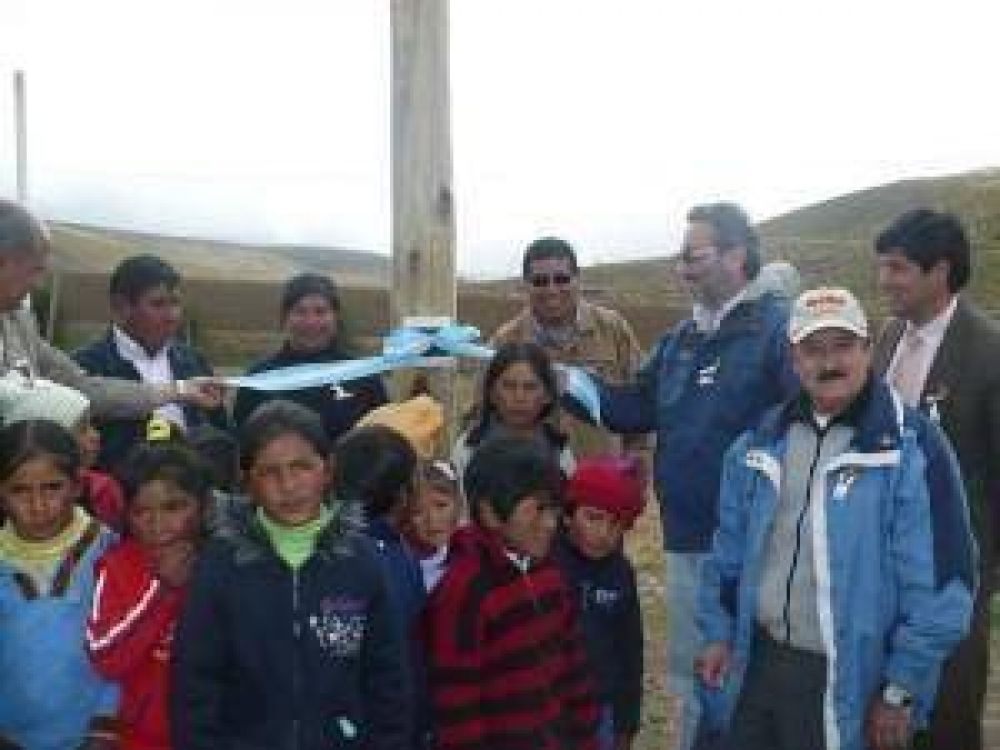 Inauguraron tendido el�ctrico en Miyuyoc