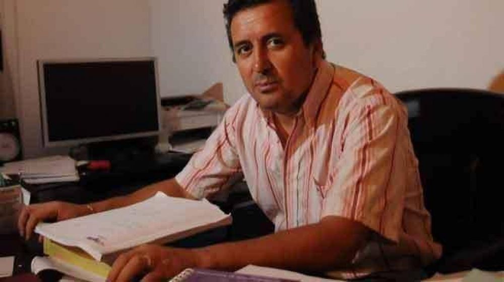 Arriola admite que lo quieren echar, pero dice que no se va 