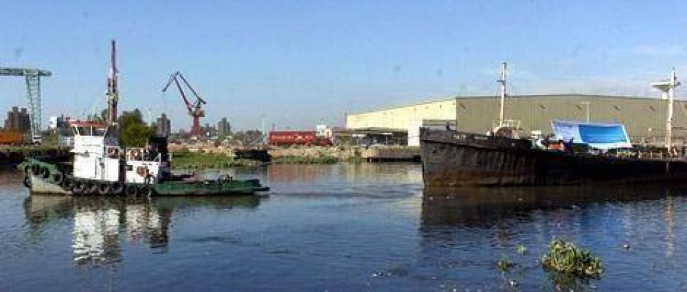 Extrajeron el �ltimo barco inactivo de la cuenca Matanza-Riachuelo
