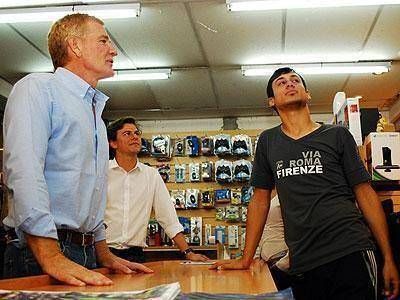 De recorrida por Lomas, N�rvaez di�logo con comerciantes