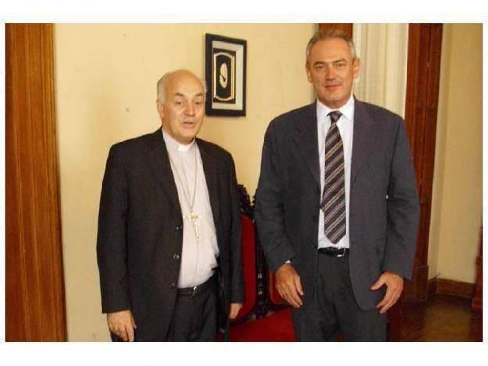 El arzobispo Pu�ggari recibi� a Benedetti y expresaron sus preocupaciones comunes