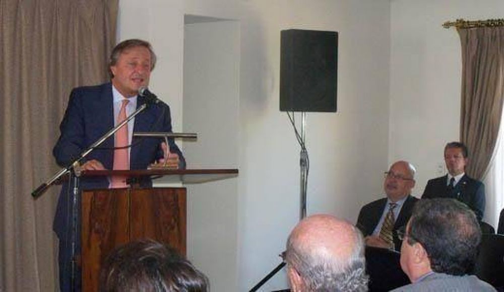 En la USAL, Rattazzi pidi� "abrirse al mundo"