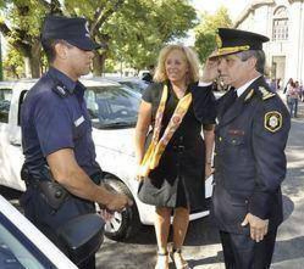 El Municipio adquiri� y entreg� 10 m�viles nuevos a la Polic�a de Campana