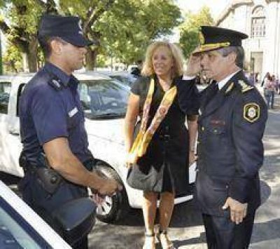 El Municipio adquiri� y entreg� 10 m�viles nuevos a la Polic�a de Campana