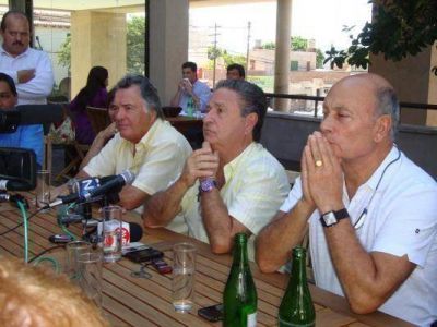 Duhalde felicit� a Corpacci y Mera por el triunfo del 13 de marzo