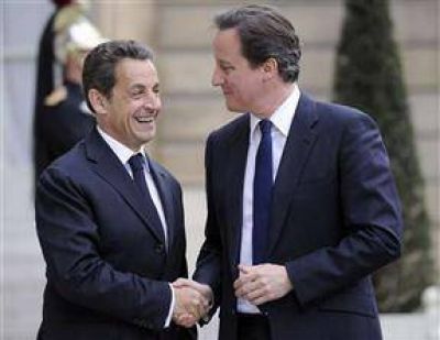 Sarkozy y Cameron, molestos con sus aliados de la OTAN
