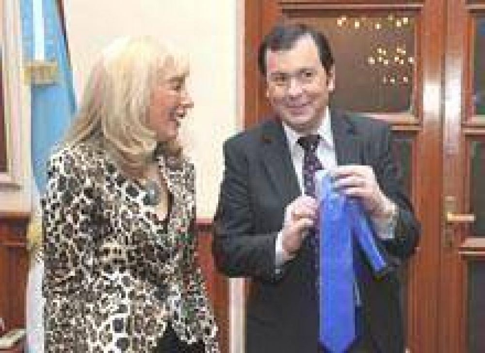 Zamora recibi� el plan de fortalecimiento de desarrollo sustentable 
