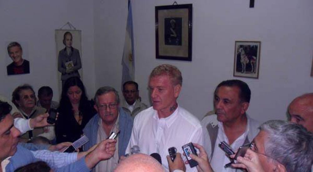 �Los bonaerenses necesitan un gobernador, no un delegado� 