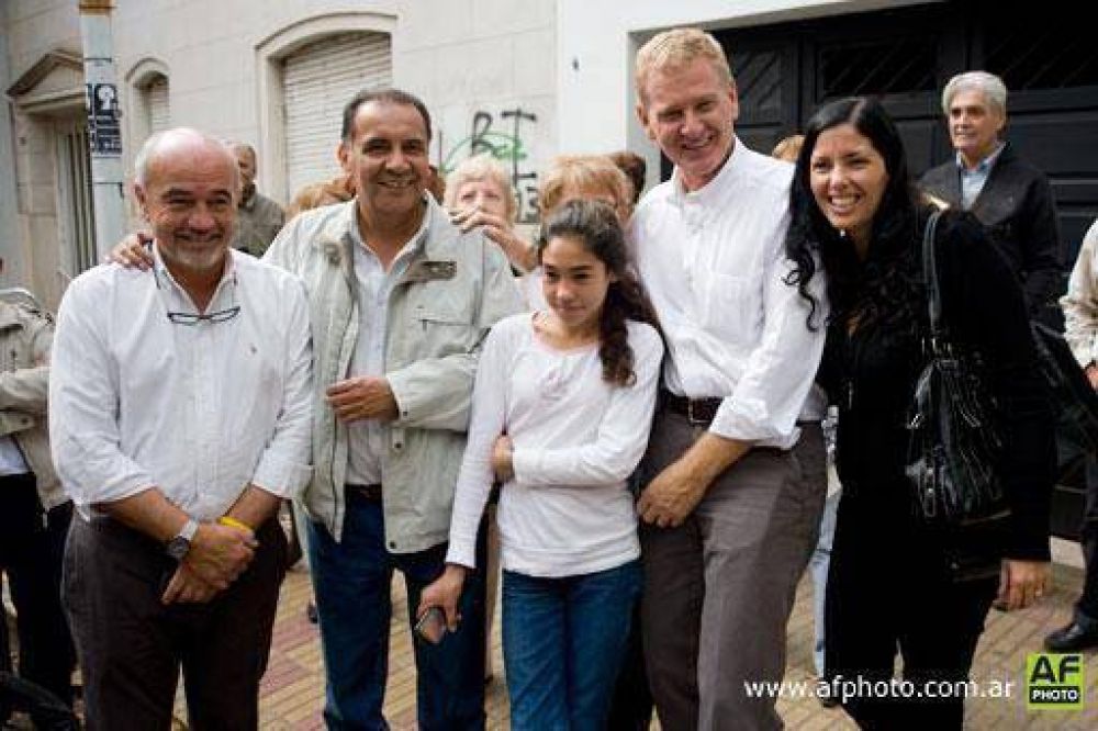 El candidato Francisco De Narv�ez pas� por Mercedes y habl� de la necesidad de unidad
