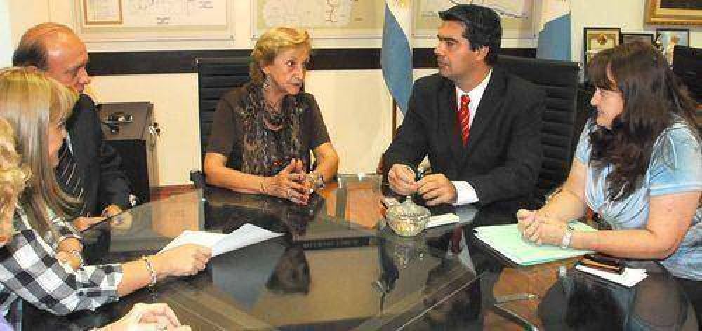 El gobernador entreg� una donaci�n para la compra de un mam�grafo