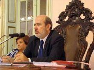 Media sanci�n para el Presupuesto