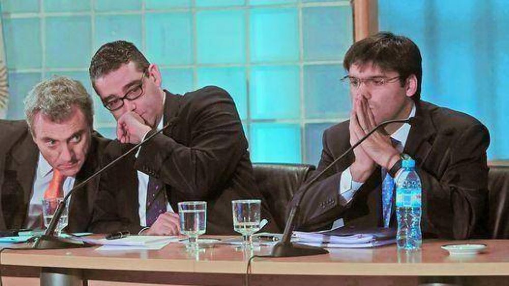 Empez� el intento de desembarco oficial en las empresas privadas
