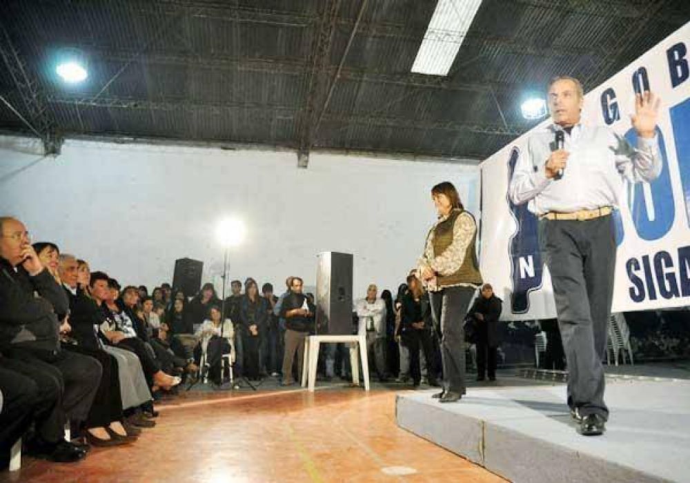Jorge Sapag inici� su campa�a 