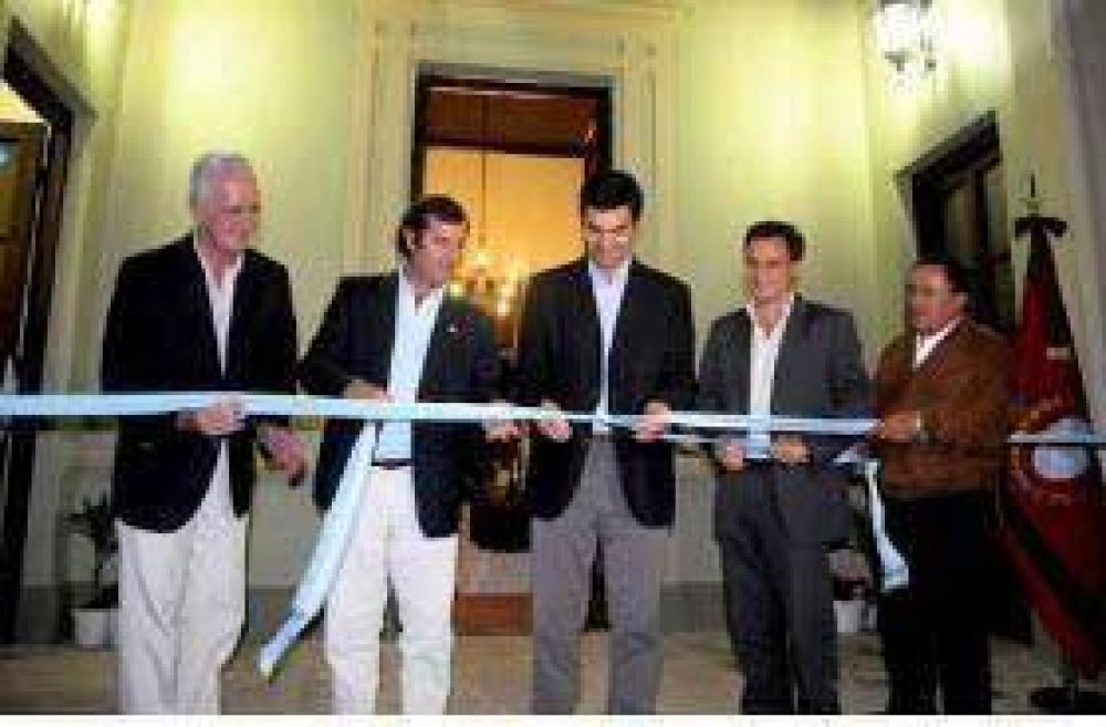 "Tengo una profunda gratitud con el pueblo de El Carril", dijo el Gobernador en la inauguraci�n de refacciones de la estaci�n Zuvir�a