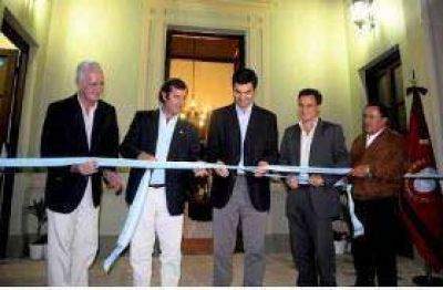"Tengo una profunda gratitud con el pueblo de El Carril", dijo el Gobernador en la inauguraci�n de refacciones de la estaci�n Zuvir�a