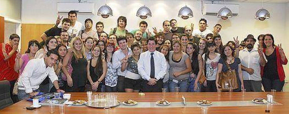 DAR�O D�AZ P�REZ RECIBI� A J�VENES MILITANTES DE LAN�S