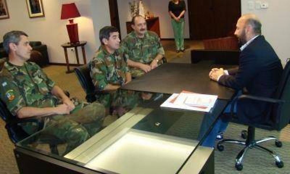 Insfr�n recibi� la visita del comandante de la Brigada XII