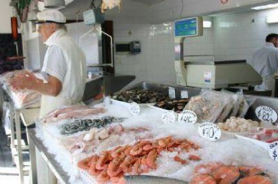 El paro que sacude al Puerto alarma a las pescader�as; las ventas bajaron y temen escasez para Semana Santa