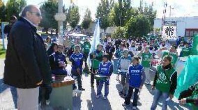 Bilardo recibi� a manifestantes