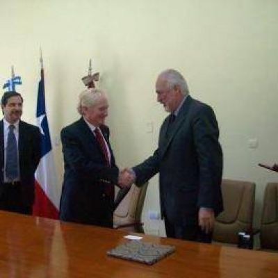 Guzm�n recibi� al embajador de Chile