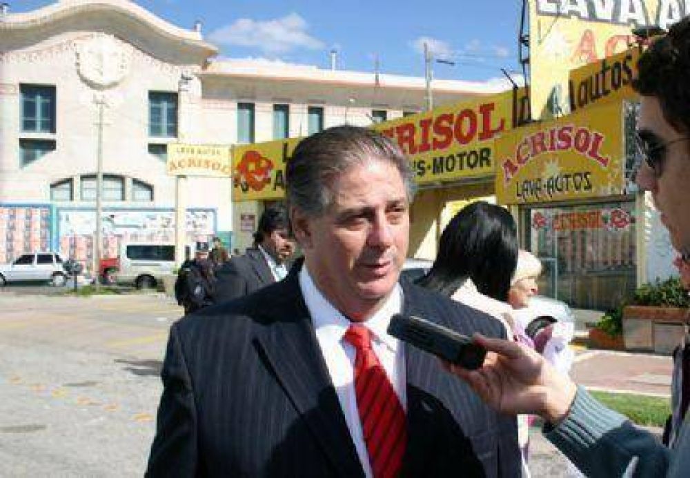 El Ministro de Salud bonaerense calific� de �irresponsables� a quienes llevan adelante el conflicto en los hospitales