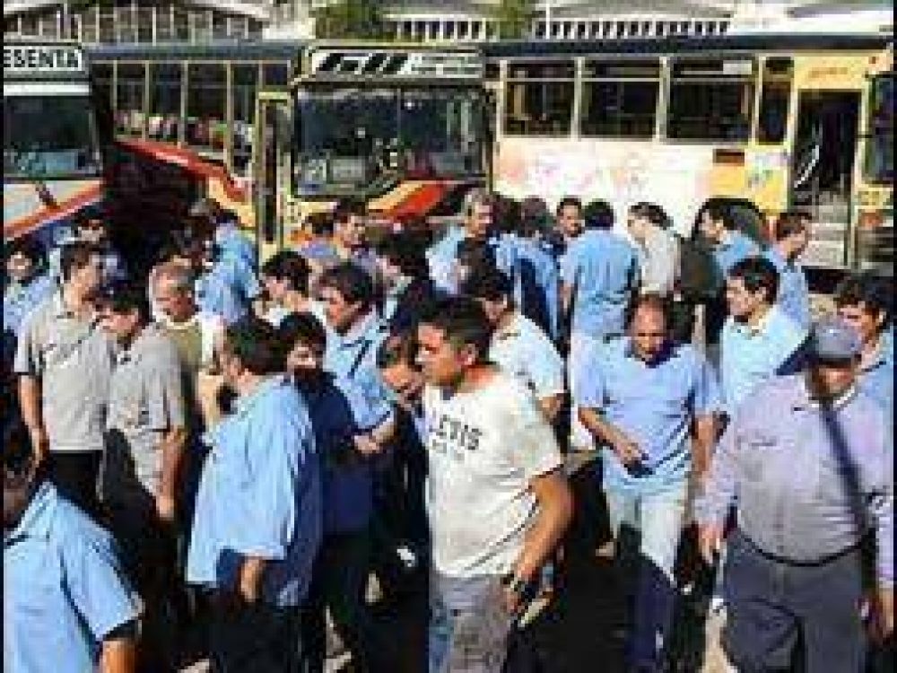 L�nea 60: Paro de choferes afecta a 300.000 usuarios de colectivos