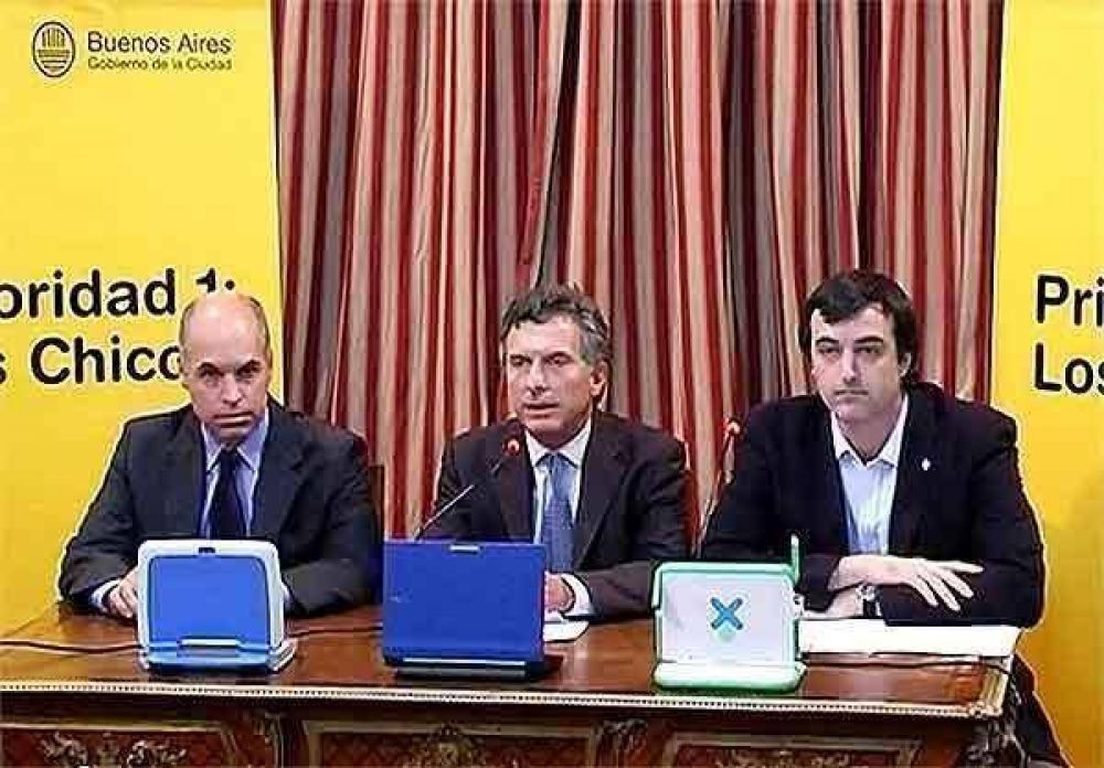 Otro esc�ndalo porte�o: El Gobierno de Macri pagar� sobreprecios por la compra de 178 mil computadoras para las escuelas