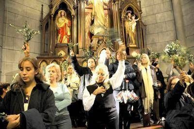 Cientos de fieles renovaron su fe en el Domingo de Ramos