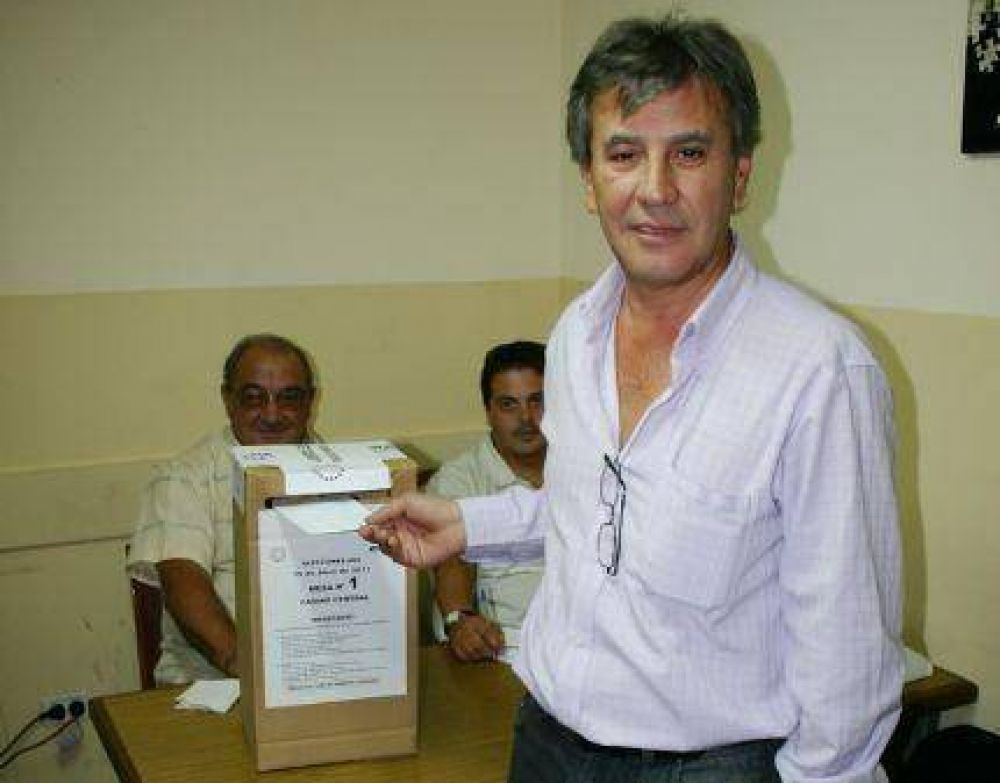 Contundente respaldo a �Chucho� P�ez en Maestranza de Casinos