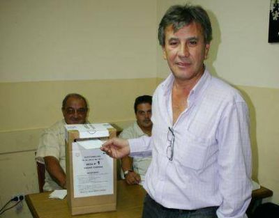 Contundente respaldo a �Chucho� P�ez en Maestranza de Casinos