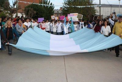 ESCOBAR - EL INTENDENTE SANDRO GUZMAN COMPARTIO EMOTIVOS MOMENTOS CON LA COMUNIDAD EDUCATIVA DE LAS ESCUELAS N� 27 Y N� 9 EN SUS RESPECTIVOS ANIVERSARIOS