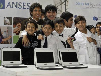 Entregaron m�s de 1.000 netbooks en Tucum�n