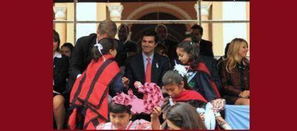 El gobernador Juan M. Urtubey encabez� el acto por la fundaci�n de Salta